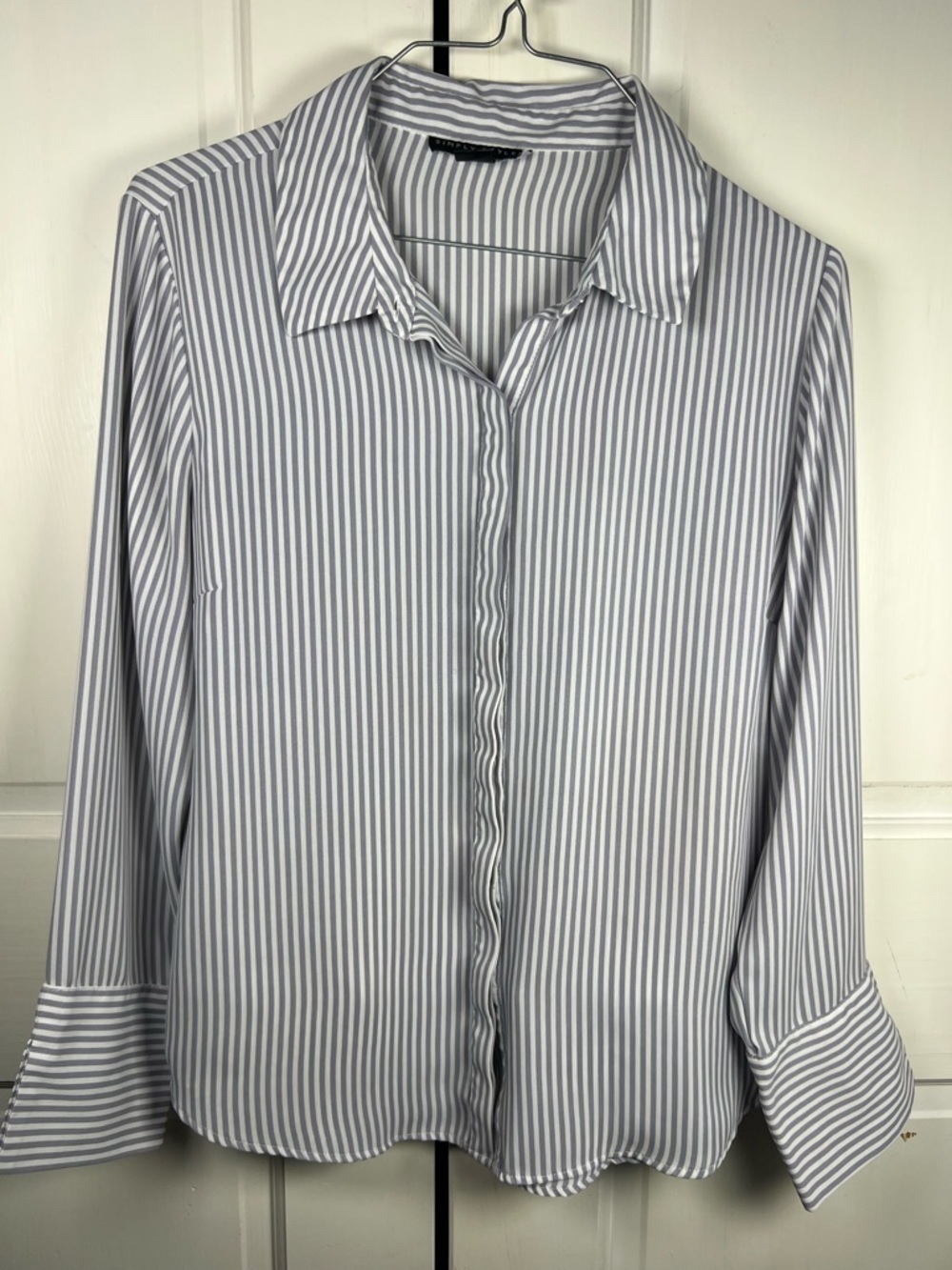 NWOT Simply Styled Women's Vertical Stripe Button Down Shirt White & Gray Sz S - Picture 2 of 9